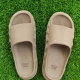 Сланцы Bershka, Adidas Yeezy Slide 2