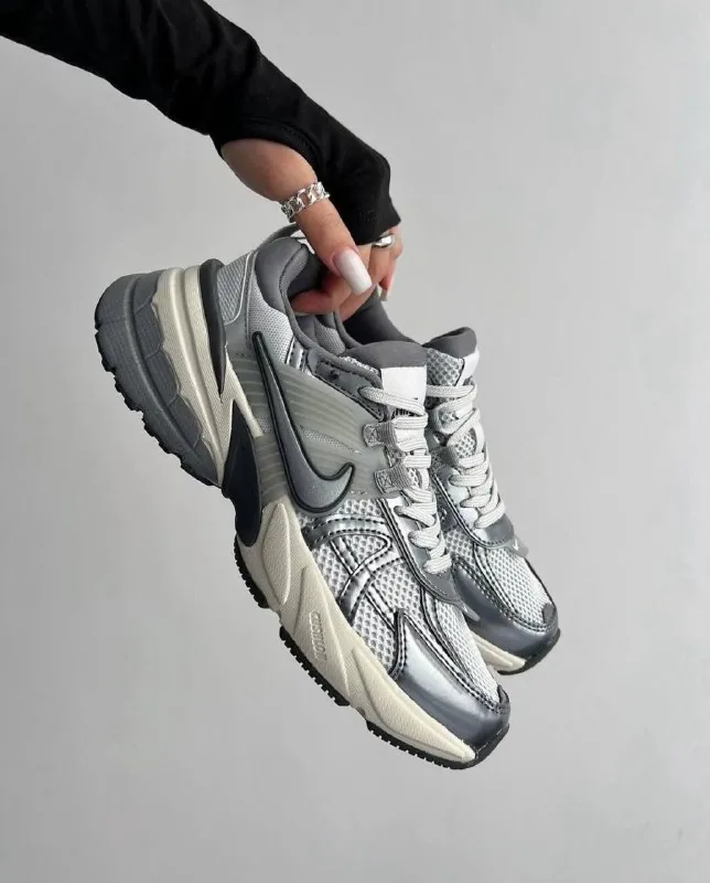 Кроссовки Nike V2k