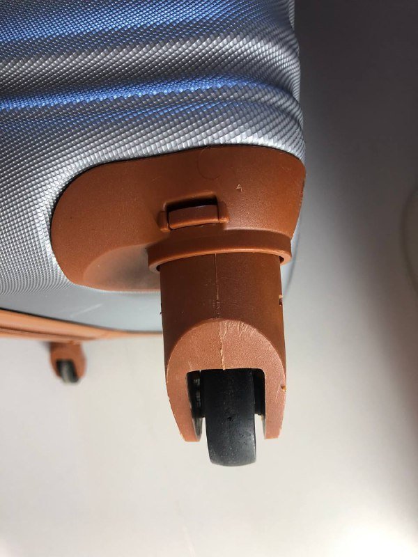 Большой чемодан с быстросьемными колесиками 4