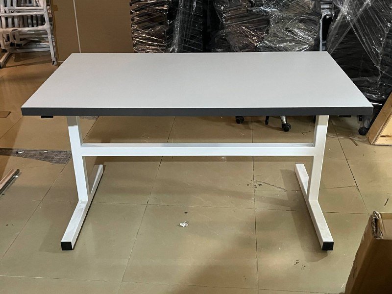 рабочий стол компьютерный, офисный стул визитор 3