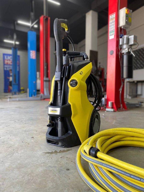 Автомойка высокого давления Karcher K7 с длинным шлангом и резервуаром для шампуня