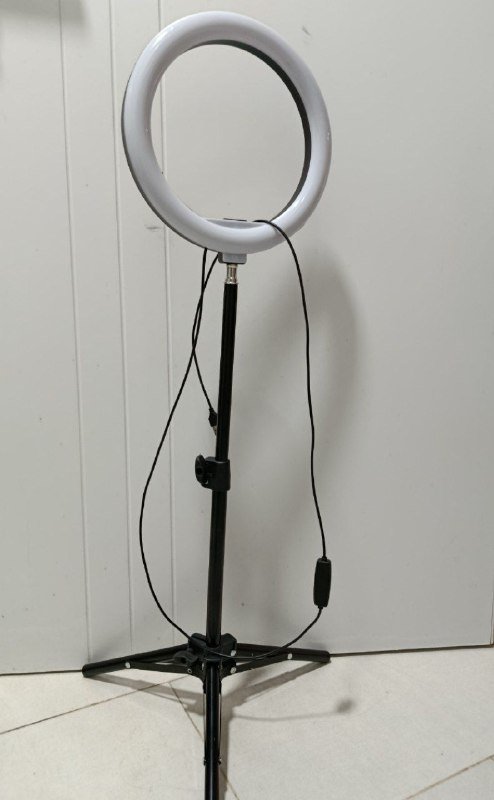 Кольцевая лампа с USB разъемом и штативом