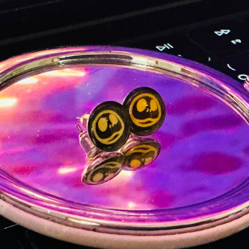 Серьги-гвоздики в стиле мультфильма