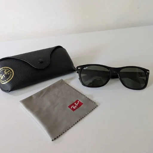 Солнцезащитные очки Ray-Ban