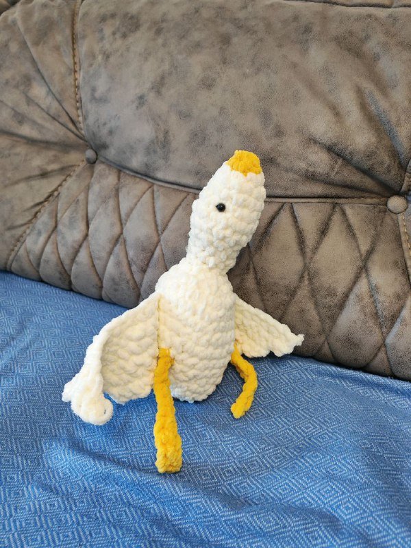 Вязаный гусь игрушка для малыша