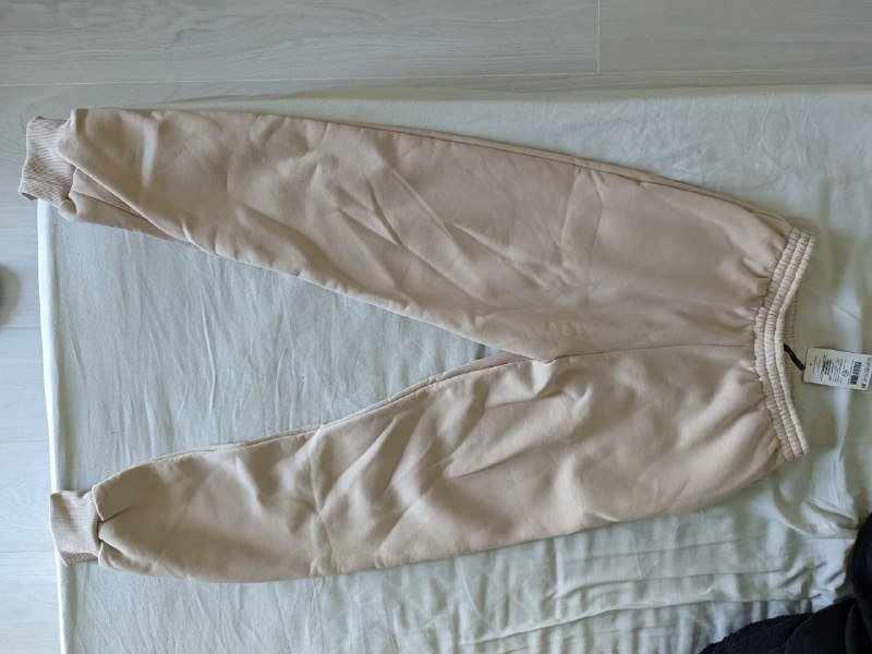 бомбер, бежевые спортивки, фиолетовые спортивки 3