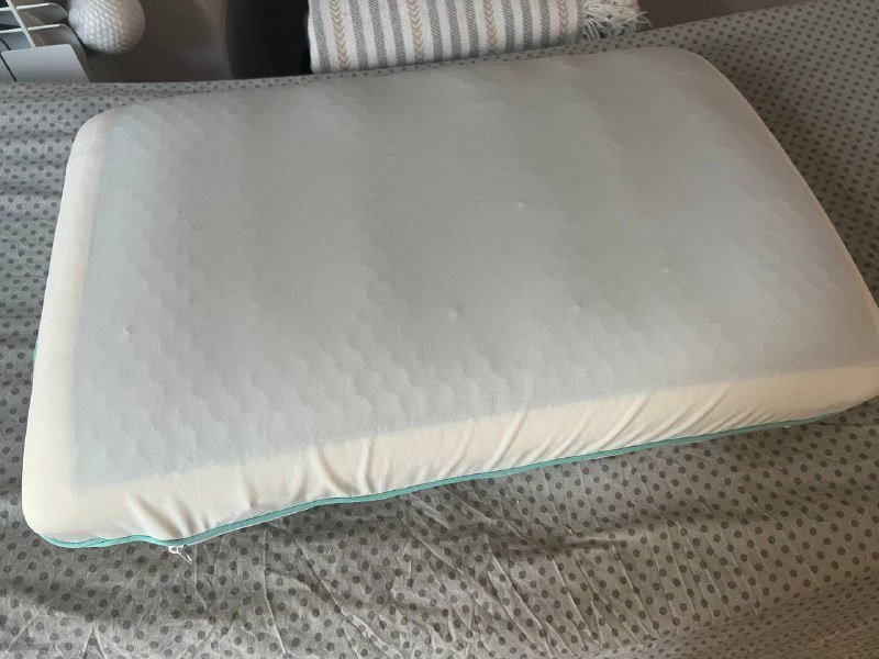 Мужской набор варежки и шарф, боксеры Adidas, умывалка Cerave, крем La Roche Posay, зубные щетки OralB, переноска Skudo, пляжный зонт, ортопедическая подушка Manamo 8