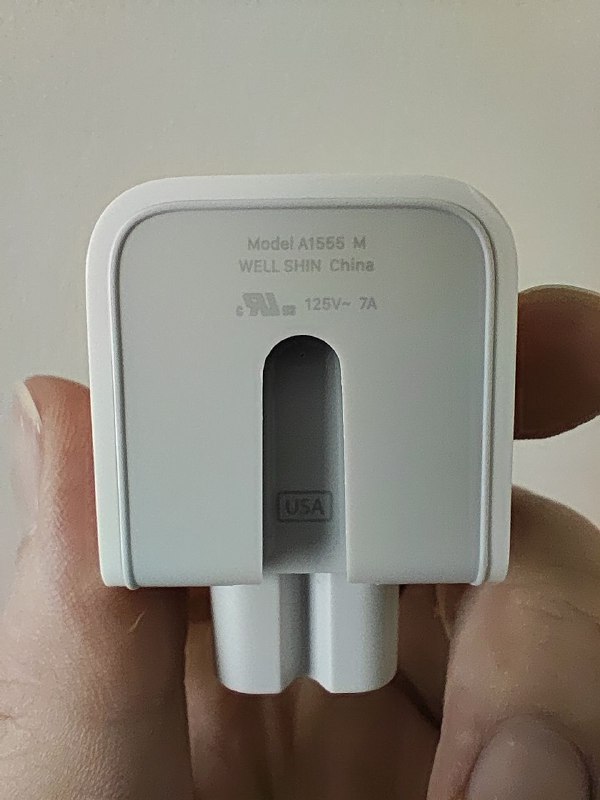 Адаптер-вилка Apple A1555 для американских розеток 3