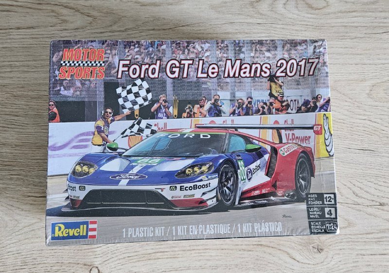 Столы, VR headset Meta Quest 2, Ford GT модель, калимба, утюг 4