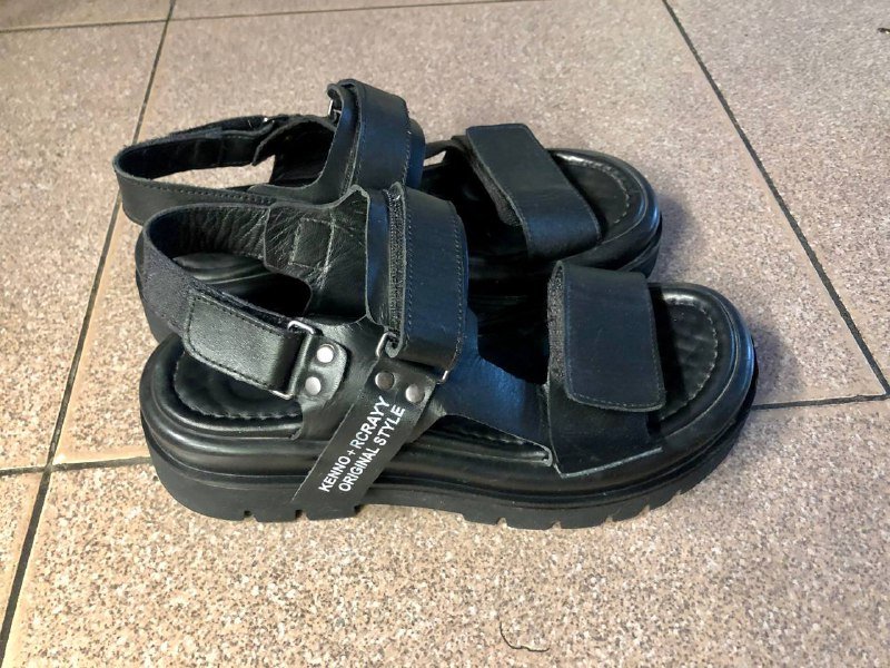 Черные кожаные сандалии 37-39 размер