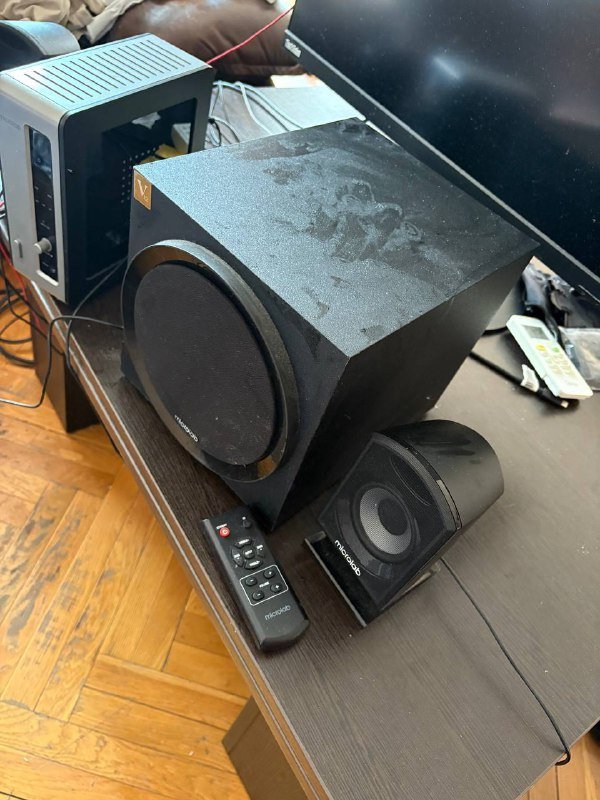 Хозяйственный шланг, ботинки для тенниса, рации Wilkie, колонки Microlab FC550 6