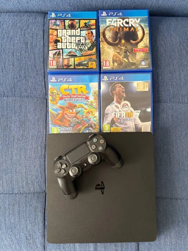 PS4 Slim 512 ГБ, 4 игры, геймпад