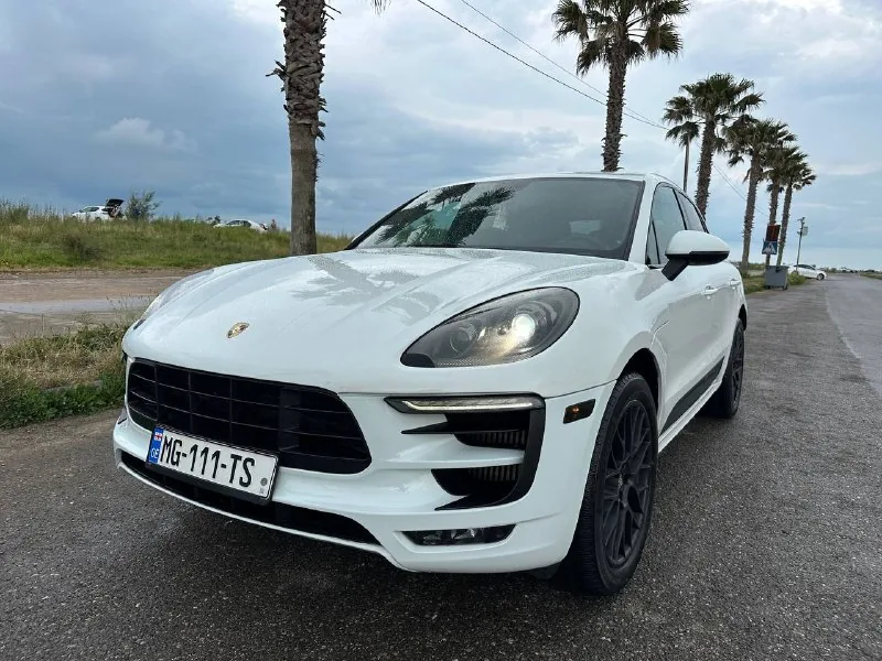 Porsche Macan GTS 1