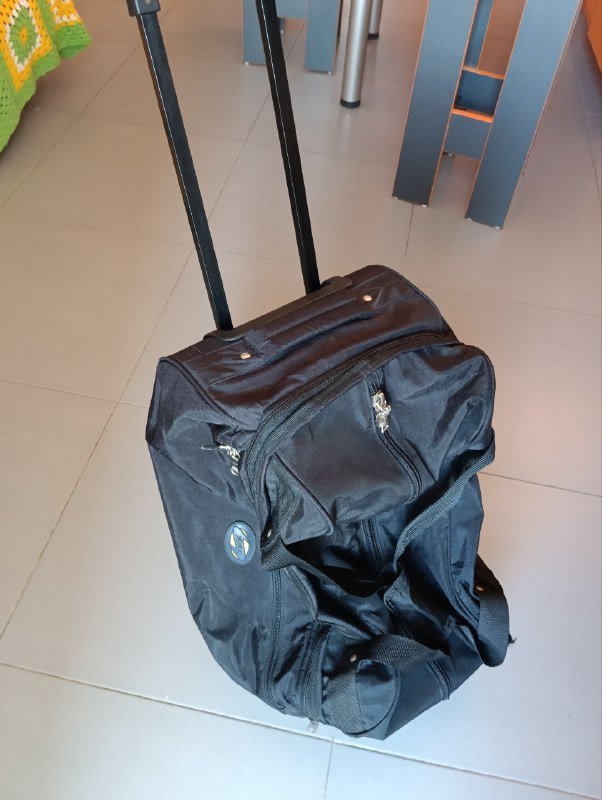 Косметички, адаптеры питания, кабели, зонтик, сумка, рюкзак, щетка и средство для обуви 8