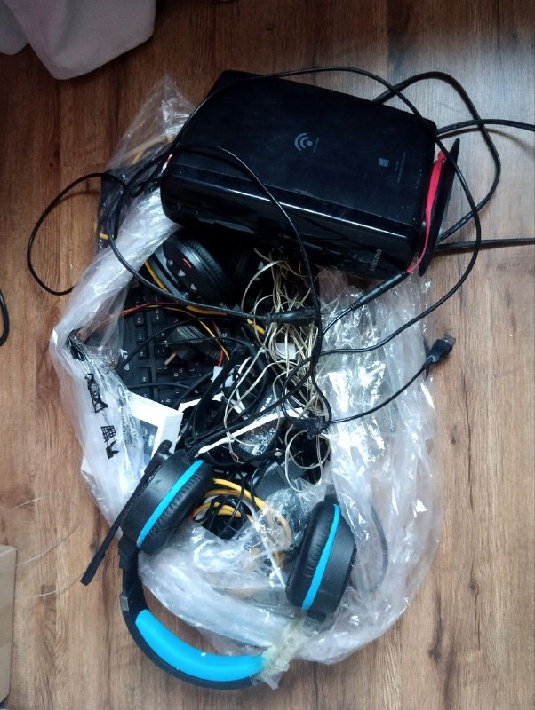 Various electronic items for sale 4