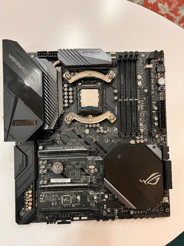 Процессор Intel Core i9-9900KS и материнская плата Asus ROG Maximus XI Extreme 1
