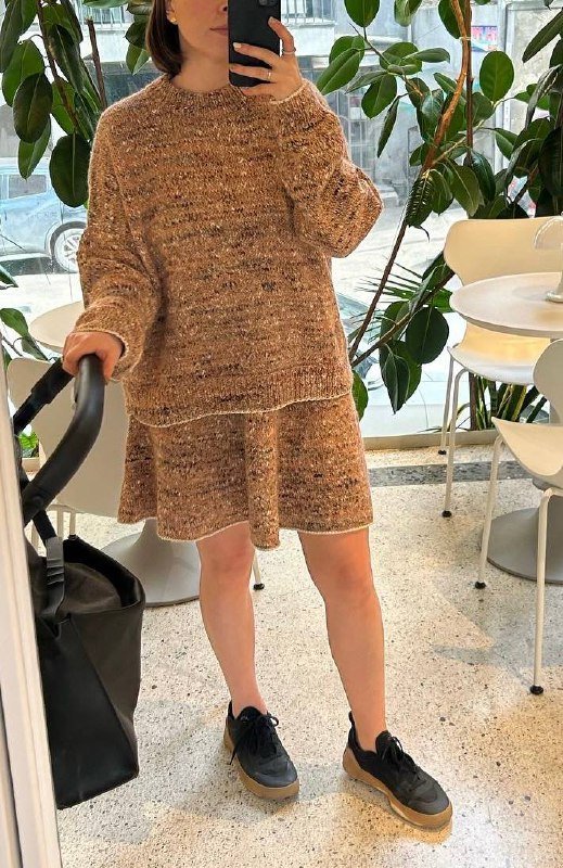 Вязаный комплект свитер и юбка