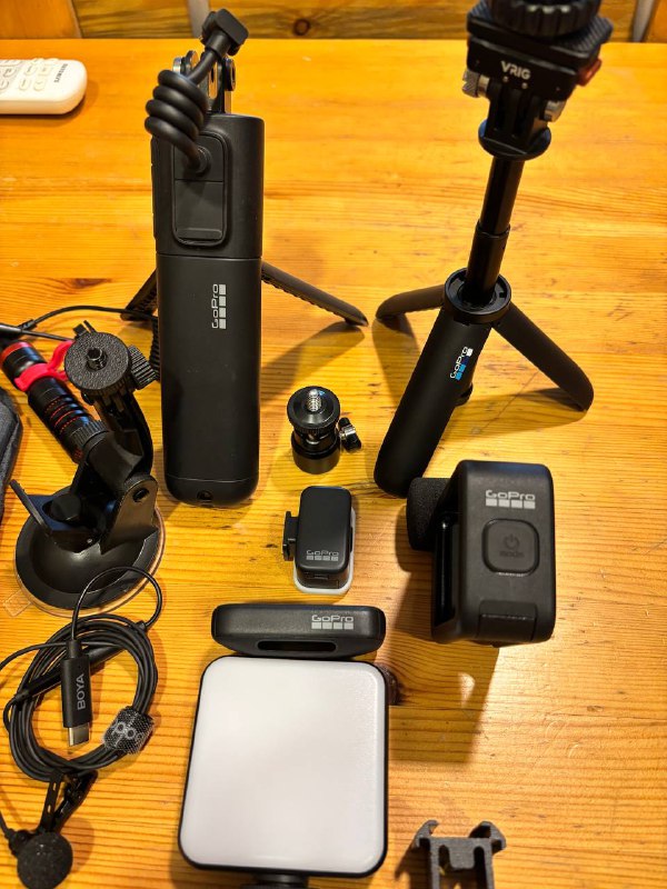 Аксессуары к камере GoPro: трипод, медиа мод, сумочка, пульт, лампа, переходник 3