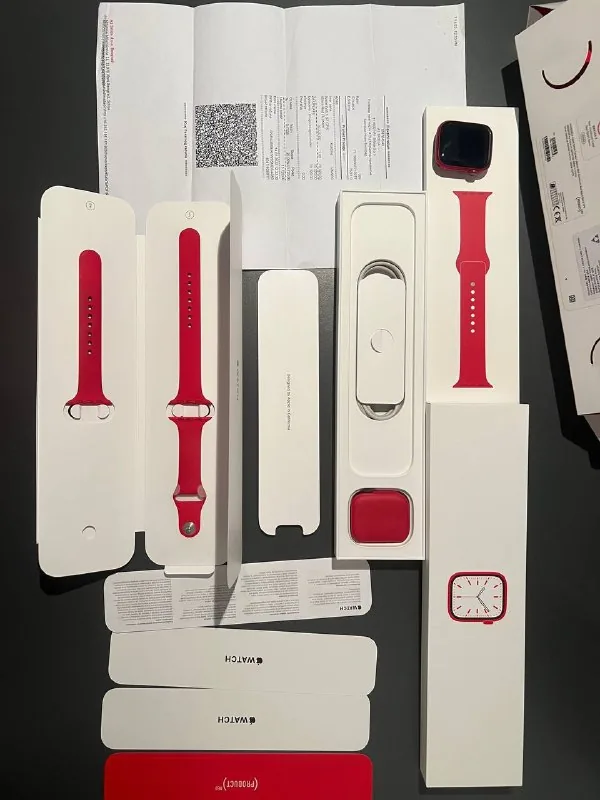 Apple Watch 7 Product Red, два оригинальных ремешка 1
