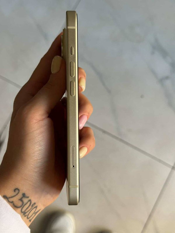 iPhone 15 Yellow 128 Гб, 15 чехлов