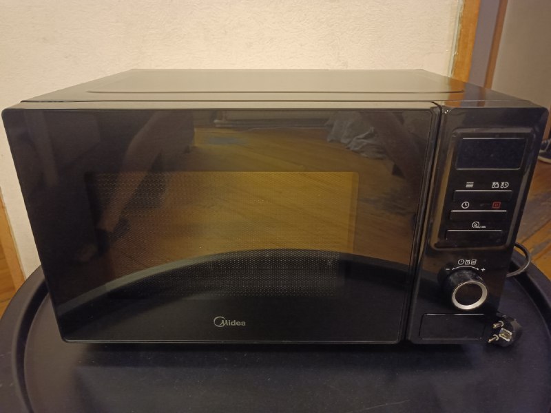 Пылесос Electrolux Clean 300 ES31C183DB 2
