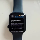 Apple Watch Series 8, Garmin Venu 2 1