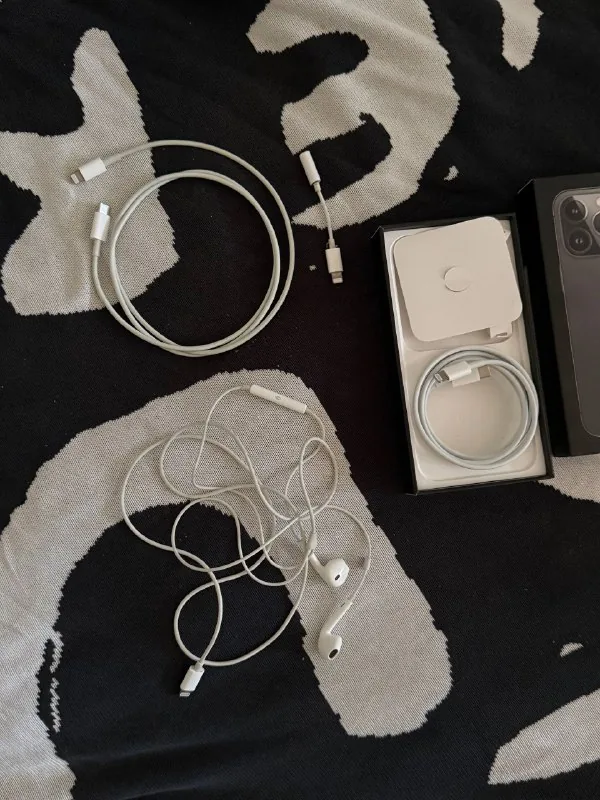 Apple Lightning кабели, наушники, переходник