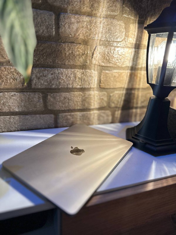 MacBook Air M4 16/256Гб, экран 13.6, зарядка, чехол 4