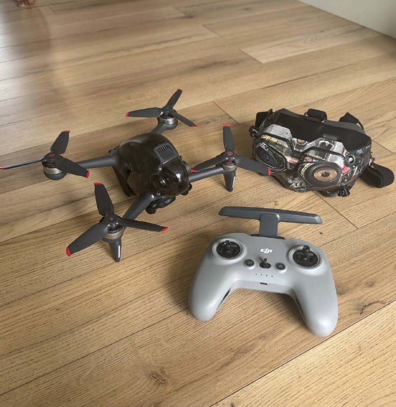 DJI FPV Drone, DJI goggles v2, DJI FPV controller 2, 4 пропеллера