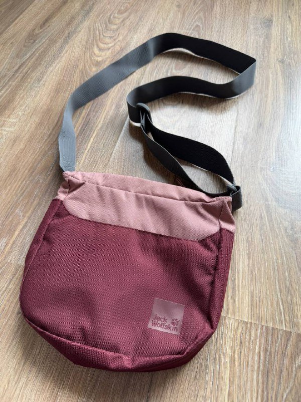 Кроссовки Salomon Gore Tex, Джинсовая куртка Guess, Кроп-топ Nike, Ветровка Rab, Джинсы Jacob Cohën, Мессенджер Jack Wolfskin, Анорак Ellesse, Джинсы Carhartt FR, Свитер Stone Island 6