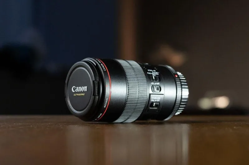 Объектив Canon EF 100mm f/2.8L Macro IS USM 1