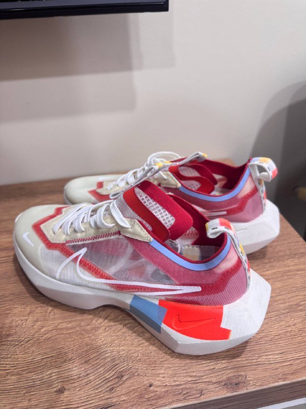 Кроссовки Nike, Кроссовки New Balance, Лосины, Шортики Nike, Настенный держатель, Линза для камеры, Топ, Ночник с колонкой