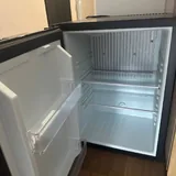 Маленький холодильник для косметики и препаратов 2