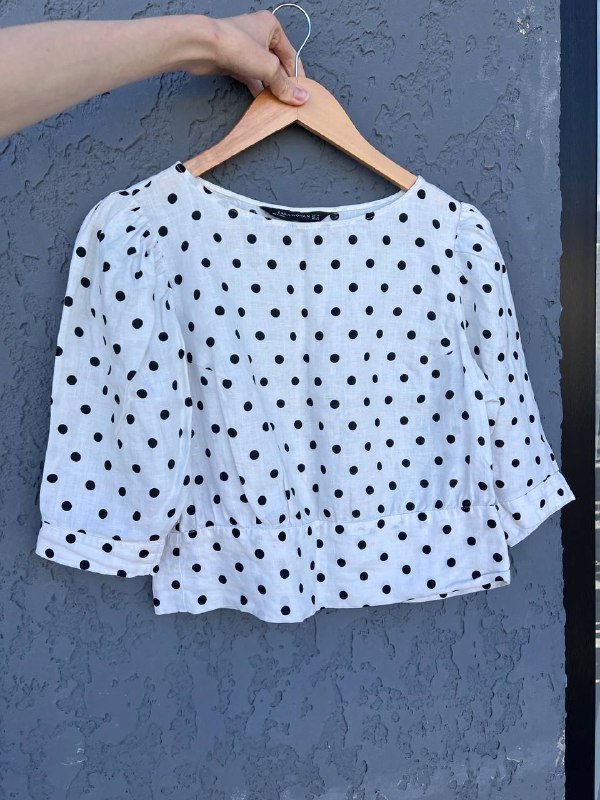 Белая блузка в чёрный горошек Zara Woman, Футболка полупрозрачная Reserved, Индийская голубая блуза Urban Outfitters, Белый лонгслив Gina, Чёрный топ C&A