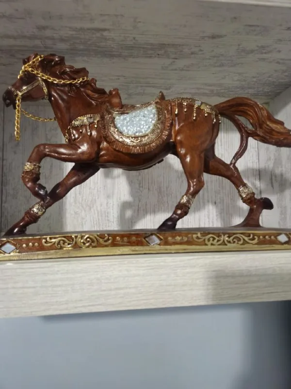 Декоративная фигурка лошади