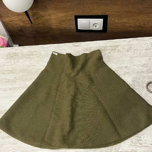 Мини-юбка Zara, платье, чёрная рубашка, спортивный костюм Toptop