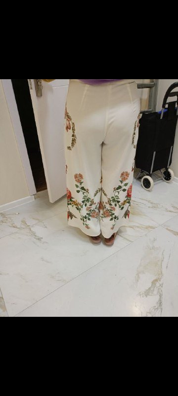 Белые брюки с цветочным рисунком 7