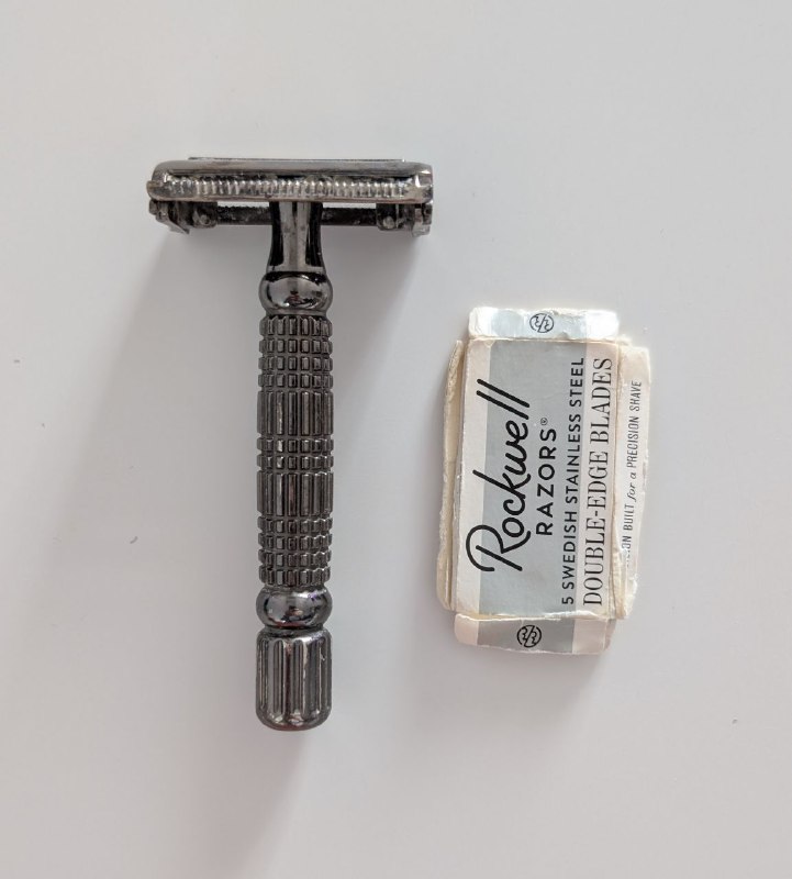 Электрическая зубная щётка Oral B, Триммер Philips one blade, Триммер для бороды VGR, Станок для бритья 6
