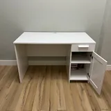 Стол IKEA, офисное кресло 3