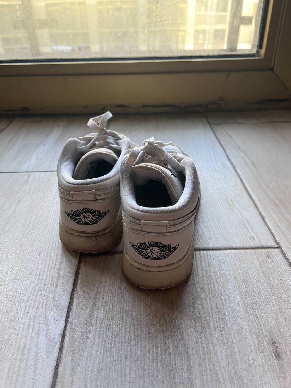 Женские кожаные кроссовки размер 7.5US 37EUR 3