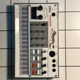 Sempler Korg Volca Sample, mikrofon Shure SM58, tastatura NuPhy Air75 1