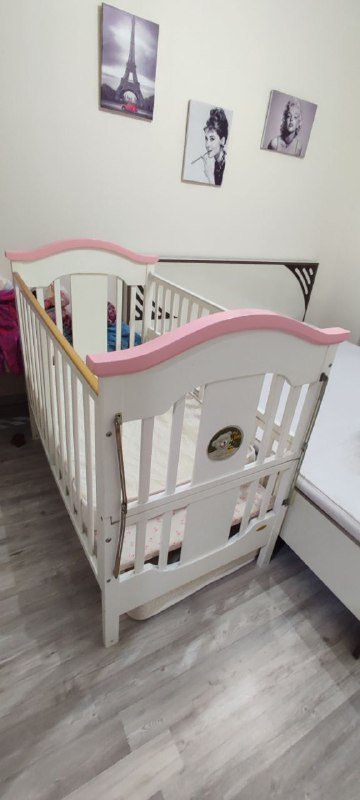 Детская кроватка с матрасом