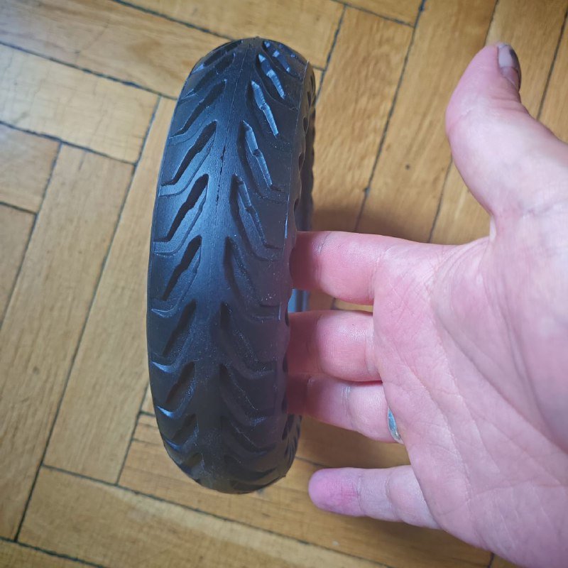 Покрышка 8 1/2*2 литая перфорированная для электросамоката