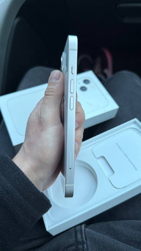 iPhone 13 белый 3