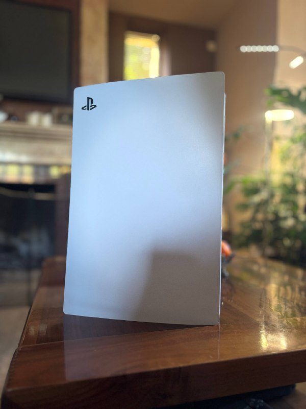 Playstation 5, 2 джойстика, 2 игры God of War, Stray 2