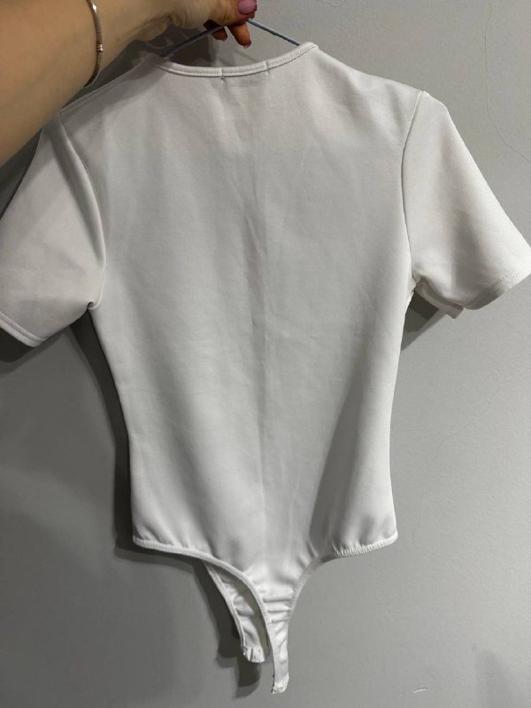 Боди, шарф, юбка, футболка Zara, шапка и повязка 2