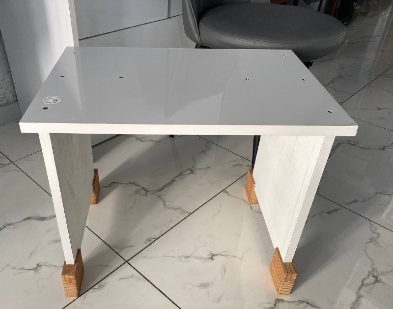 Два стула и журнальный столик 2