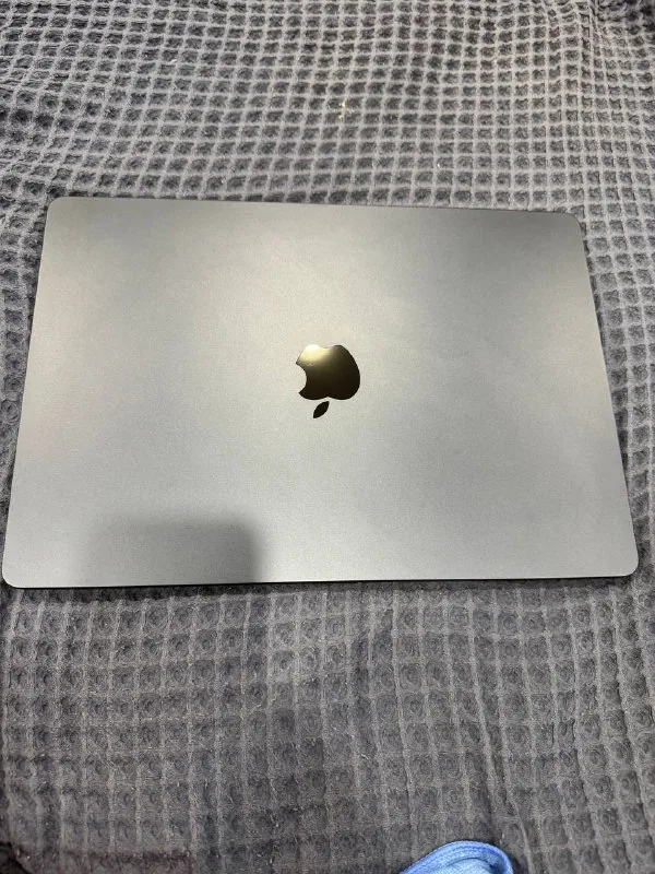 MacBook Air M2 15" 1