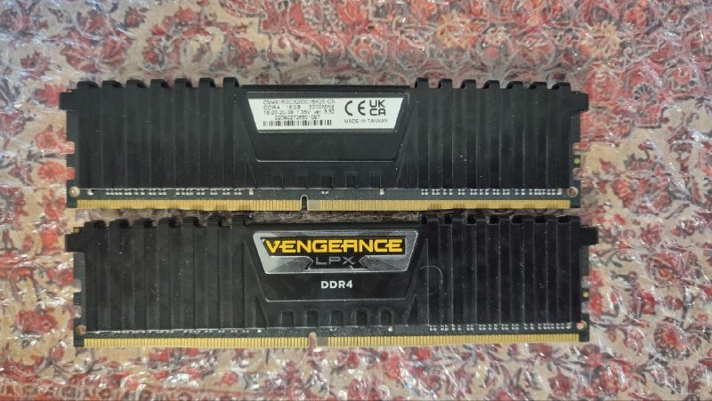Оперативная память DDR4 16GB Corsair