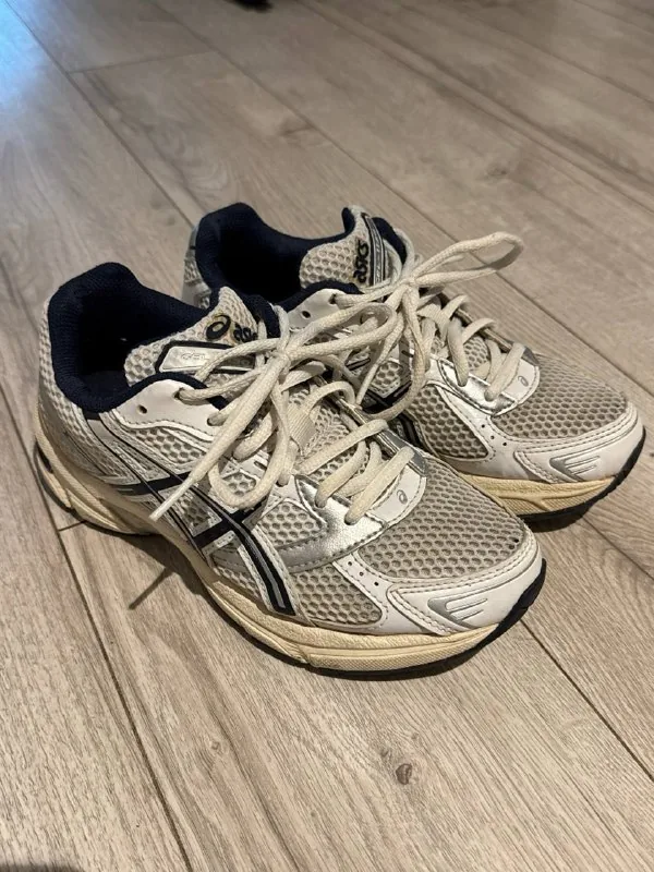 Кроссовки Asics